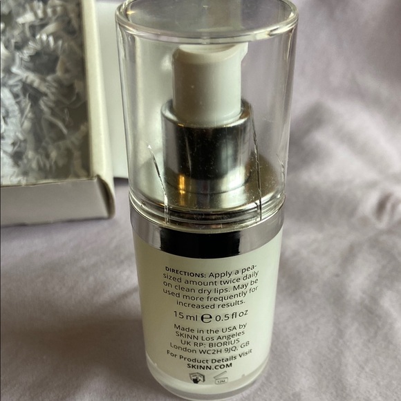 SKINN Lip6X Classic Up Amplifying Serum - Silver - Picture 2 of 4